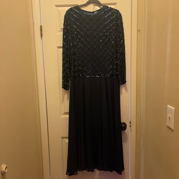 Women’s Dress - Picture 5 of 6